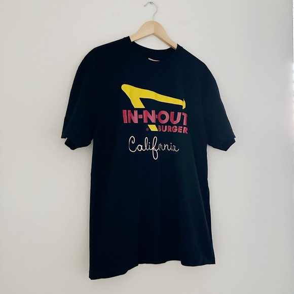 NEW In & Out Burger Graphic Tee - Picture 2 of 6